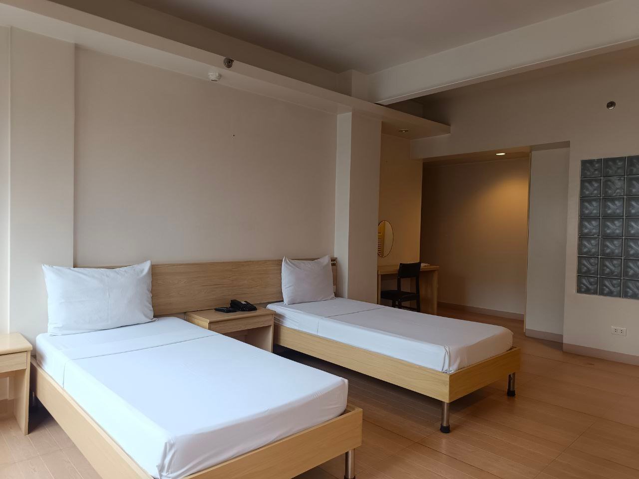 Deluxe Twin Bed Room